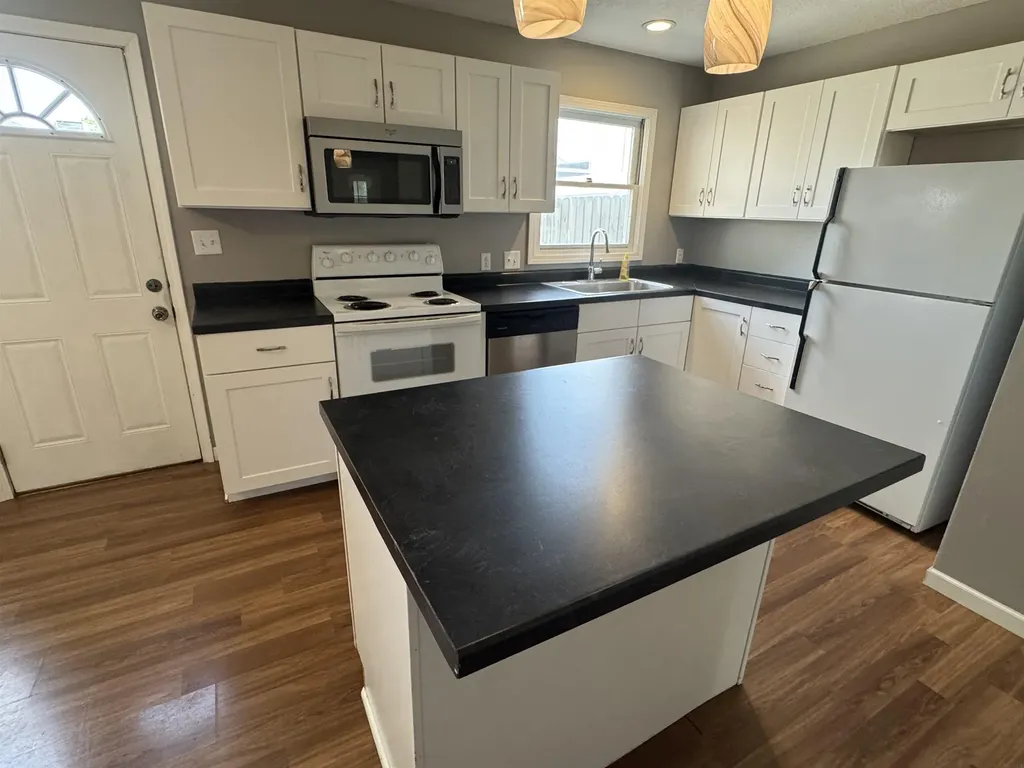 1419 W 2nd Street Cedar Falls IA 50613