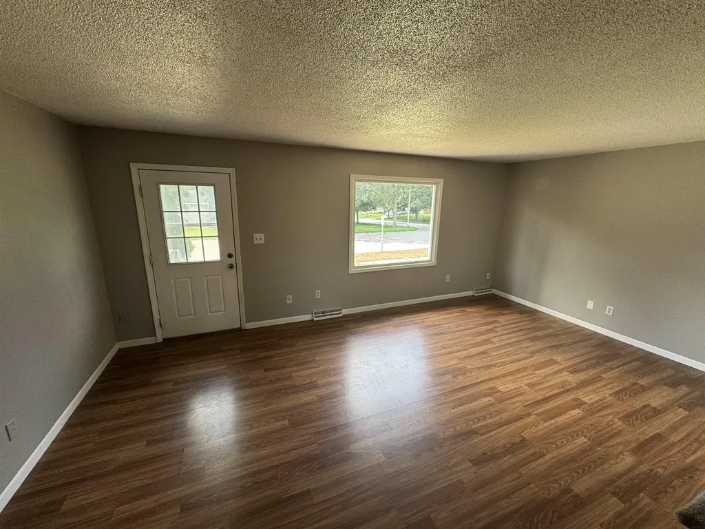 1419 W 2nd Street Cedar Falls IA 50613