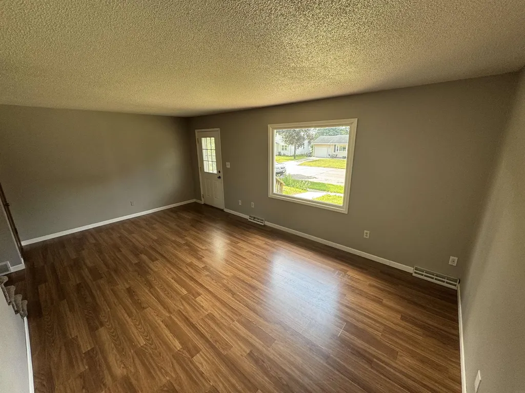 1419 W 2nd Street Cedar Falls IA 50613