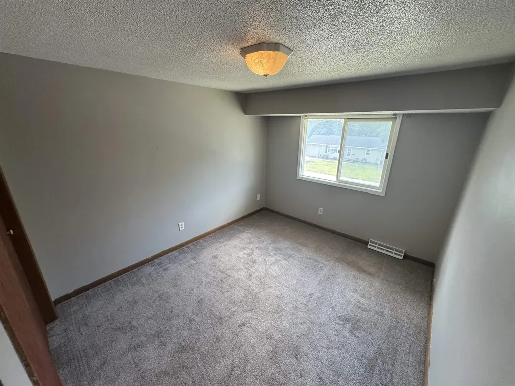 1419 W 2nd Street Cedar Falls IA 50613