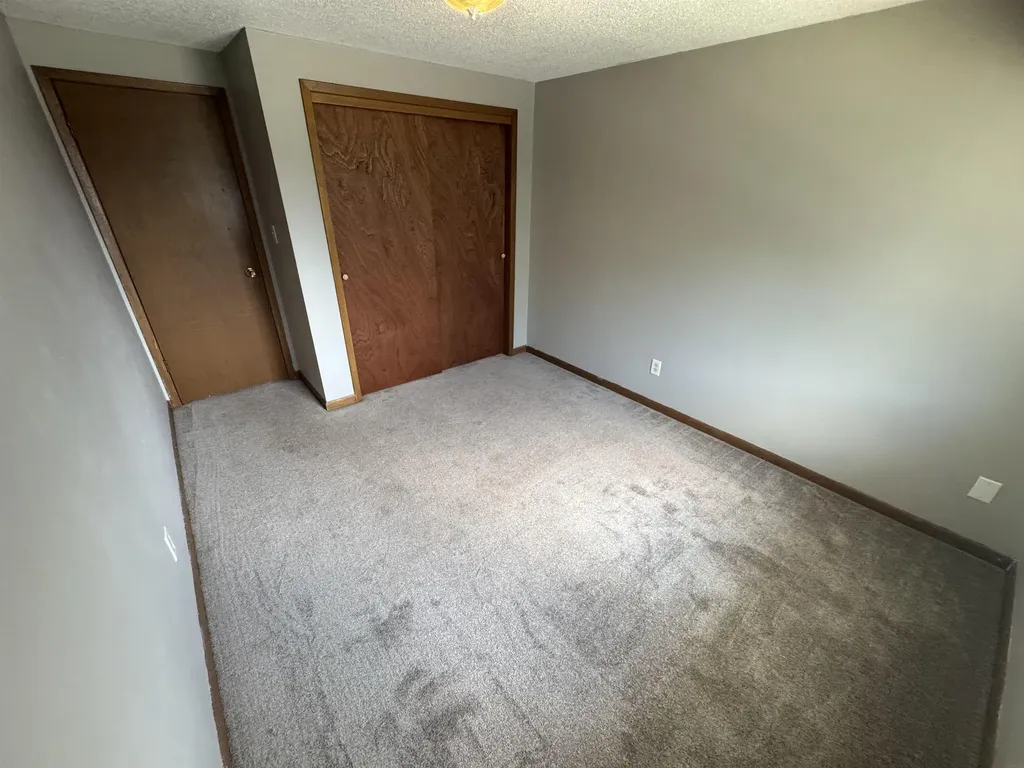 1419 W 2nd Street Cedar Falls IA 50613