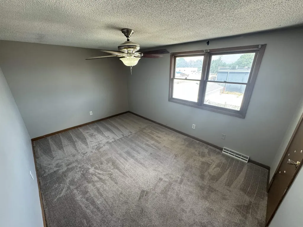 1419 W 2nd Street Cedar Falls IA 50613