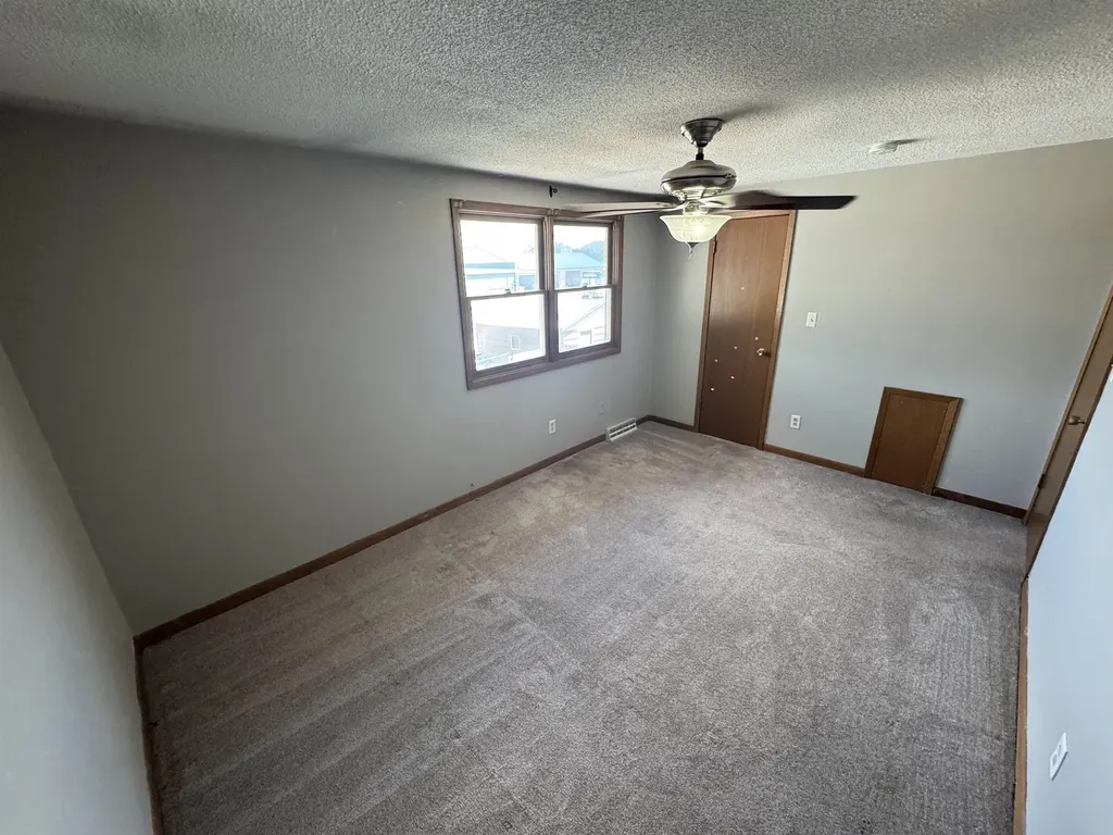 1419 W 2nd Street Cedar Falls IA 50613