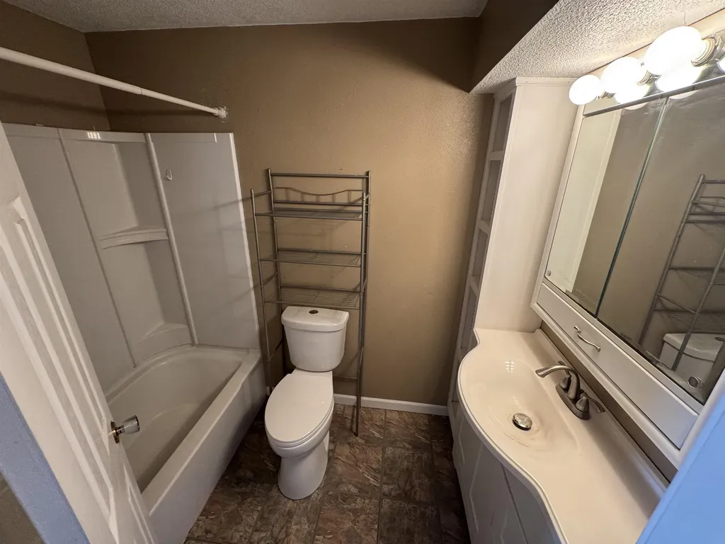 1419 W 2nd Street Cedar Falls IA 50613