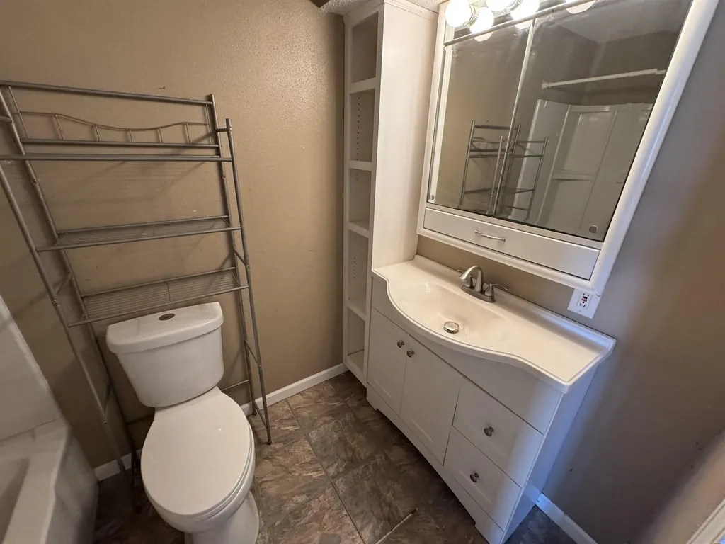 1419 W 2nd Street Cedar Falls IA 50613