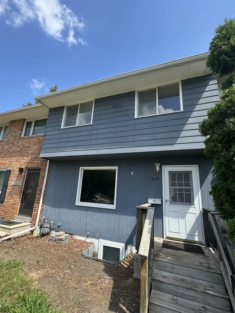 1419 W 2nd Street Cedar Falls IA 50613
