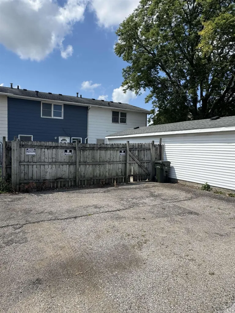 1419 W 2nd Street Cedar Falls IA 50613