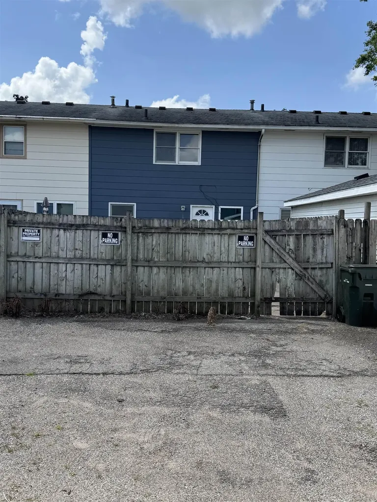 1419 W 2nd Street Cedar Falls IA 50613
