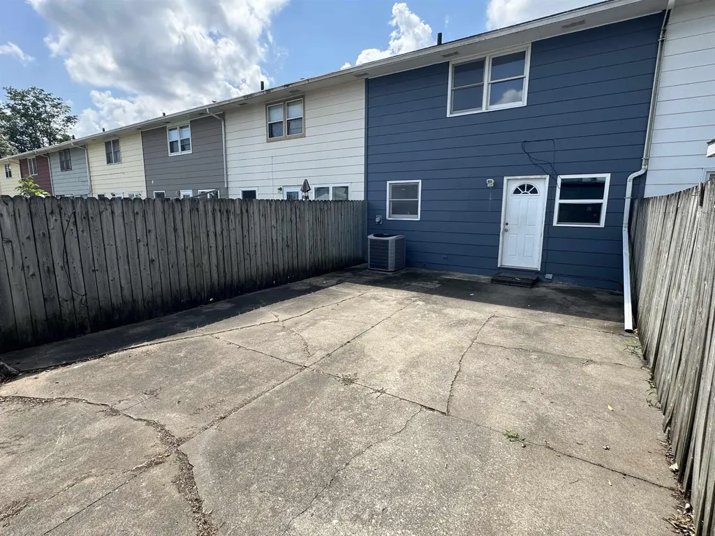 1419 W 2nd Street Cedar Falls IA 50613