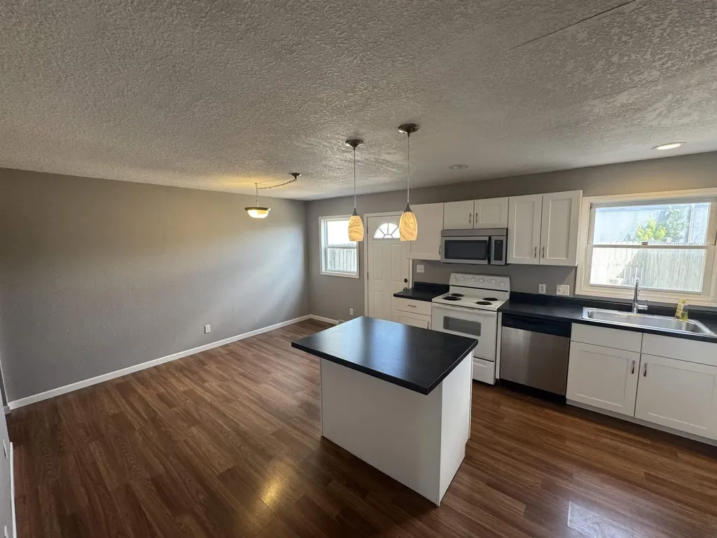 1419 W 2nd Street Cedar Falls IA 50613