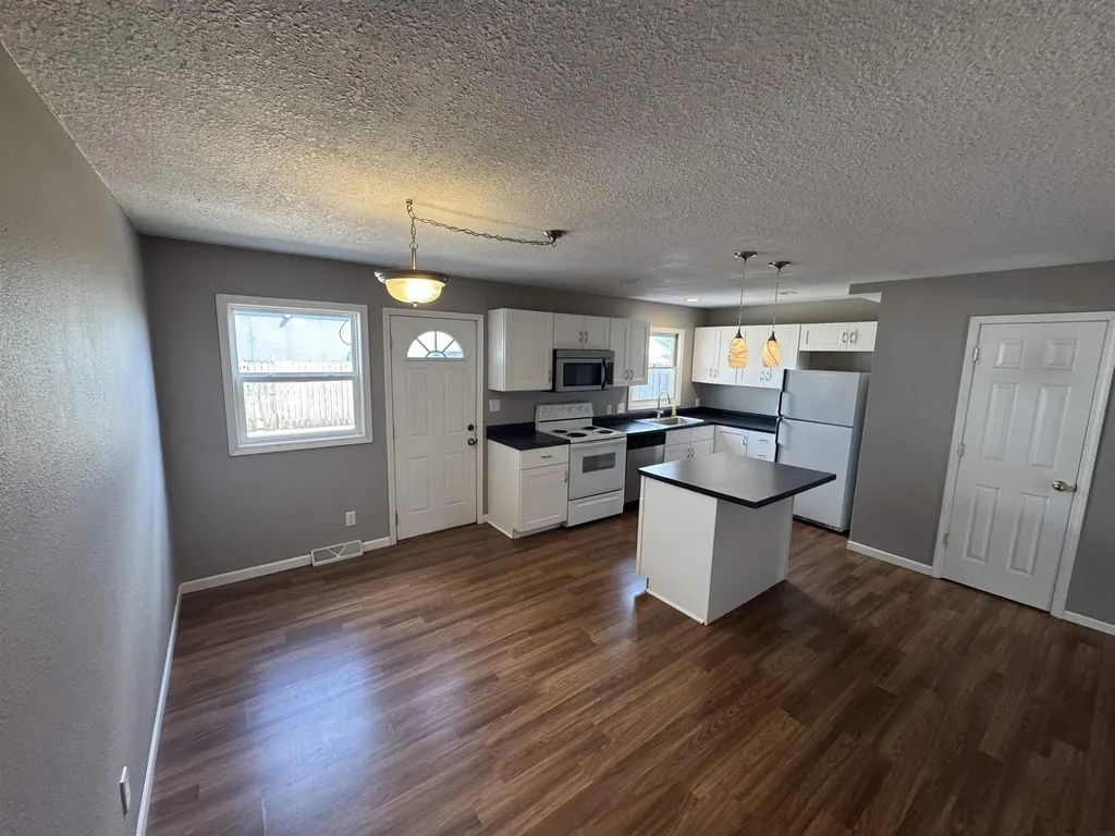 1419 W 2nd Street Cedar Falls IA 50613