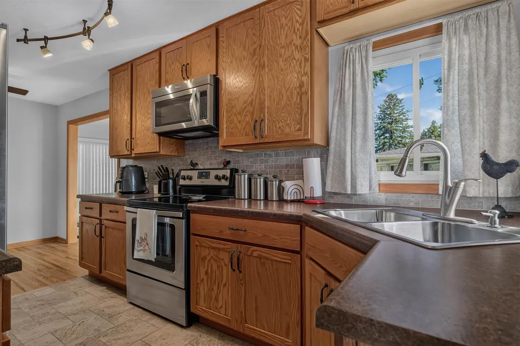 1030 Downing Avenue Waterloo IA 50701