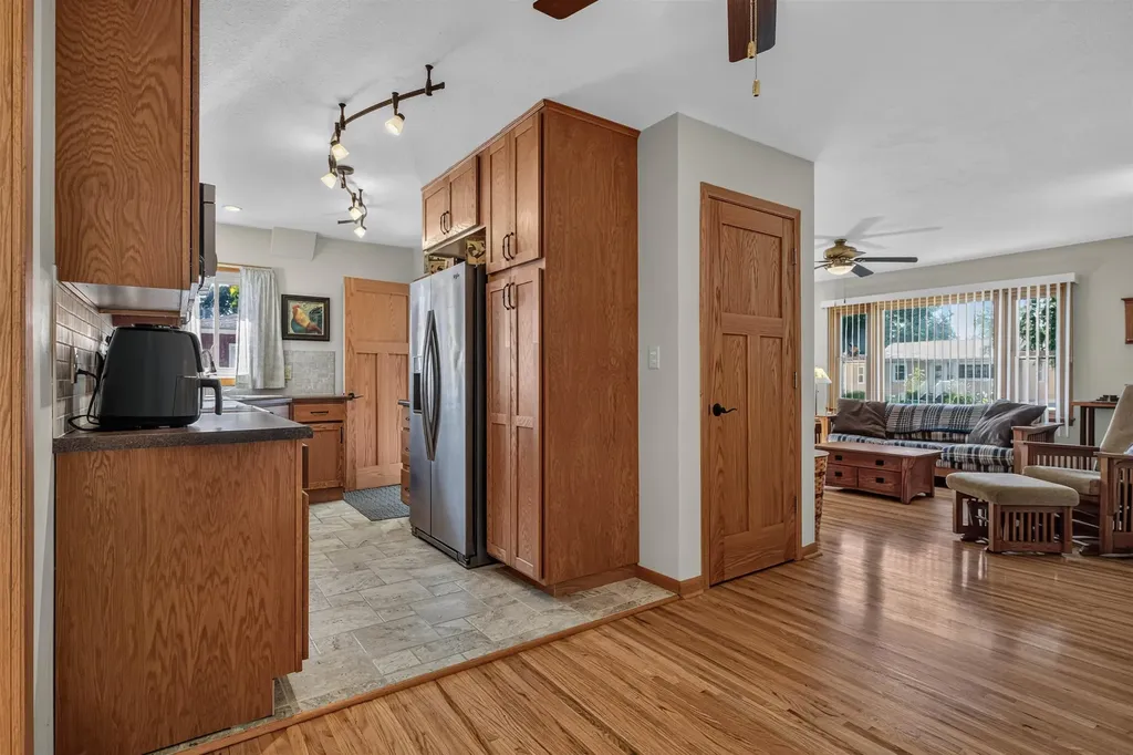 1030 Downing Avenue Waterloo IA 50701