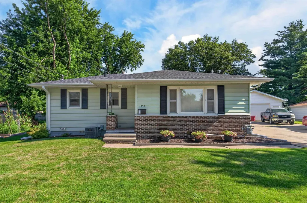 1030 Downing Avenue Waterloo IA 50701