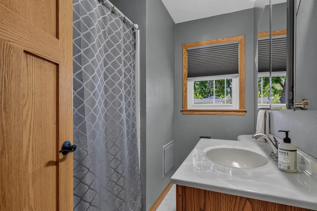 1030 Downing Avenue Waterloo IA 50701