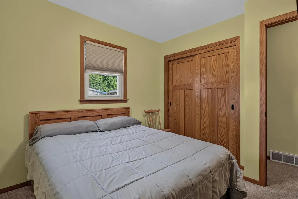 1030 Downing Avenue Waterloo IA 50701