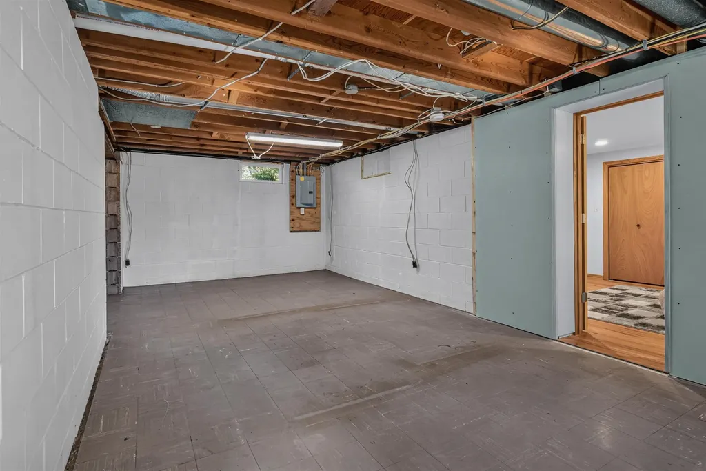 1030 Downing Avenue Waterloo IA 50701
