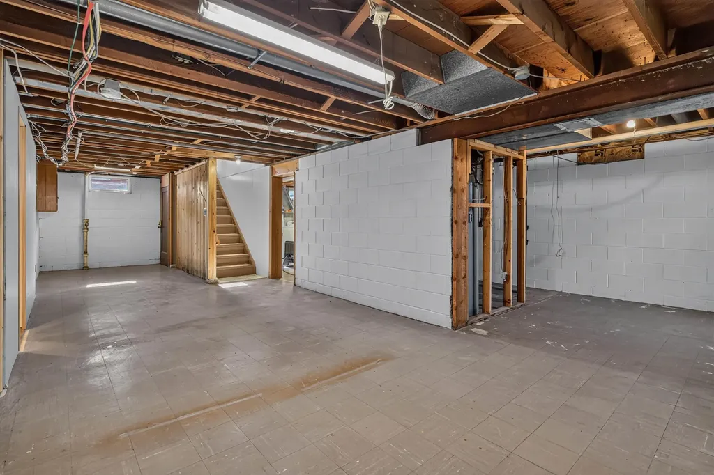 1030 Downing Avenue Waterloo IA 50701