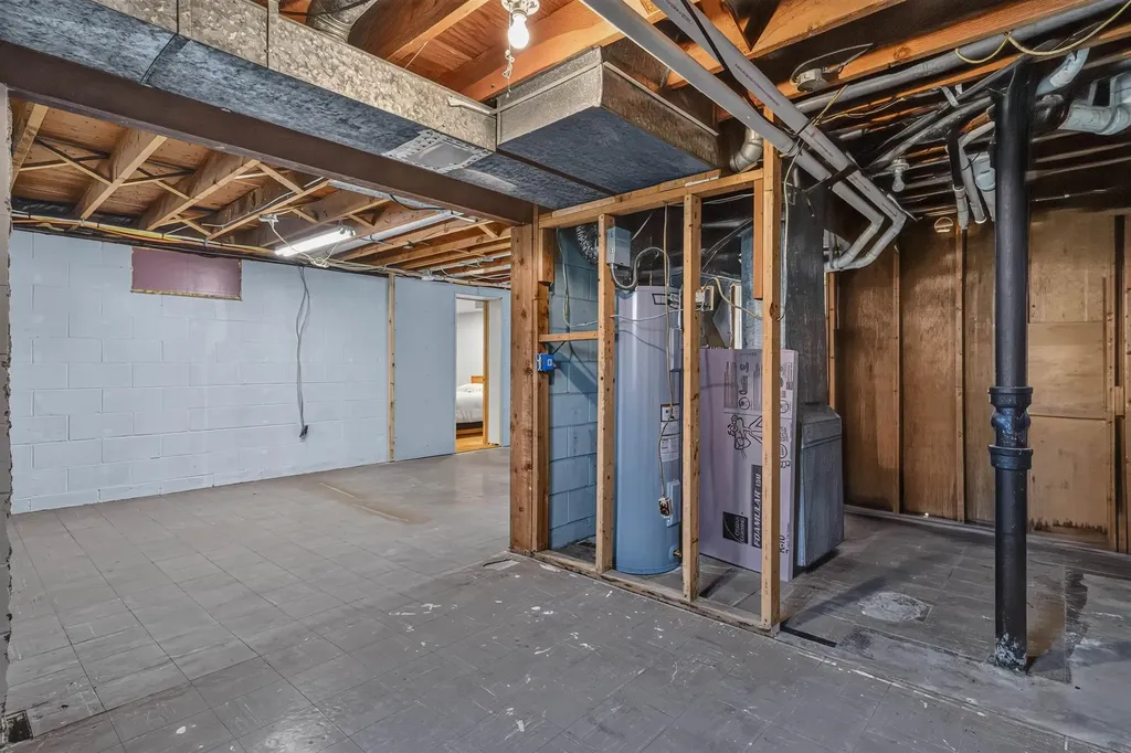 1030 Downing Avenue Waterloo IA 50701