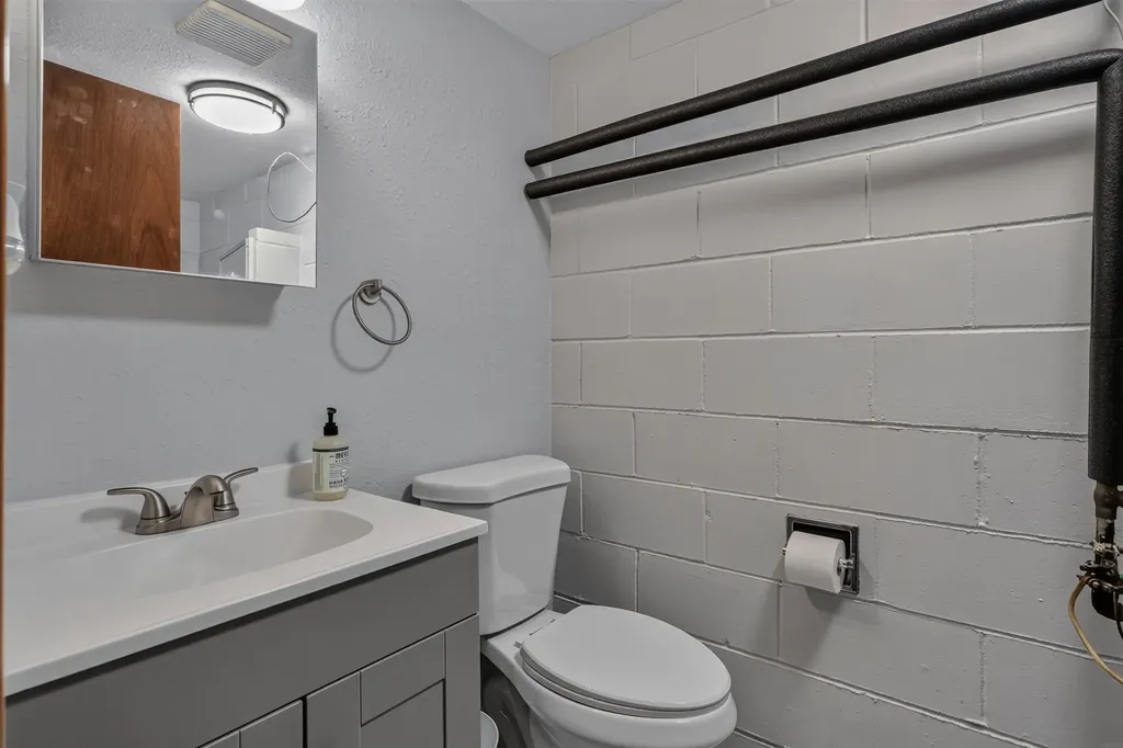 1030 Downing Avenue Waterloo IA 50701