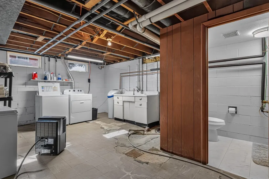 1030 Downing Avenue Waterloo IA 50701