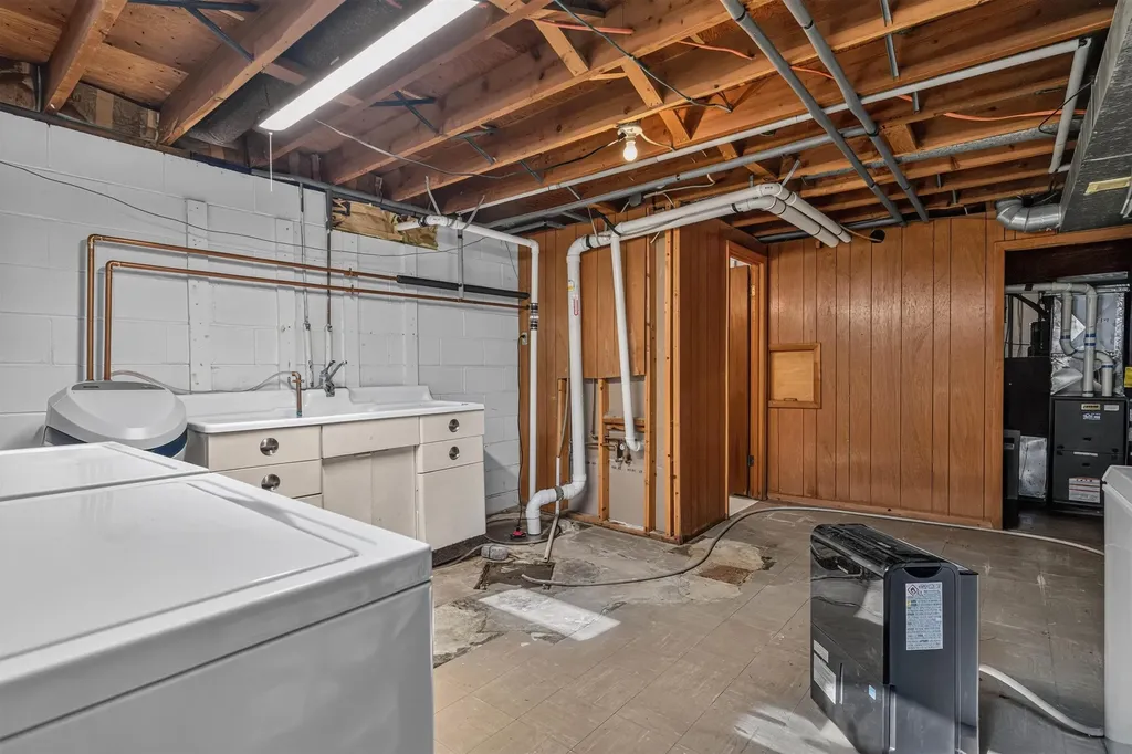 1030 Downing Avenue Waterloo IA 50701