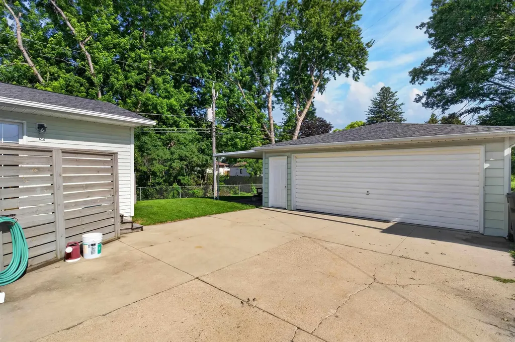 1030 Downing Avenue Waterloo IA 50701