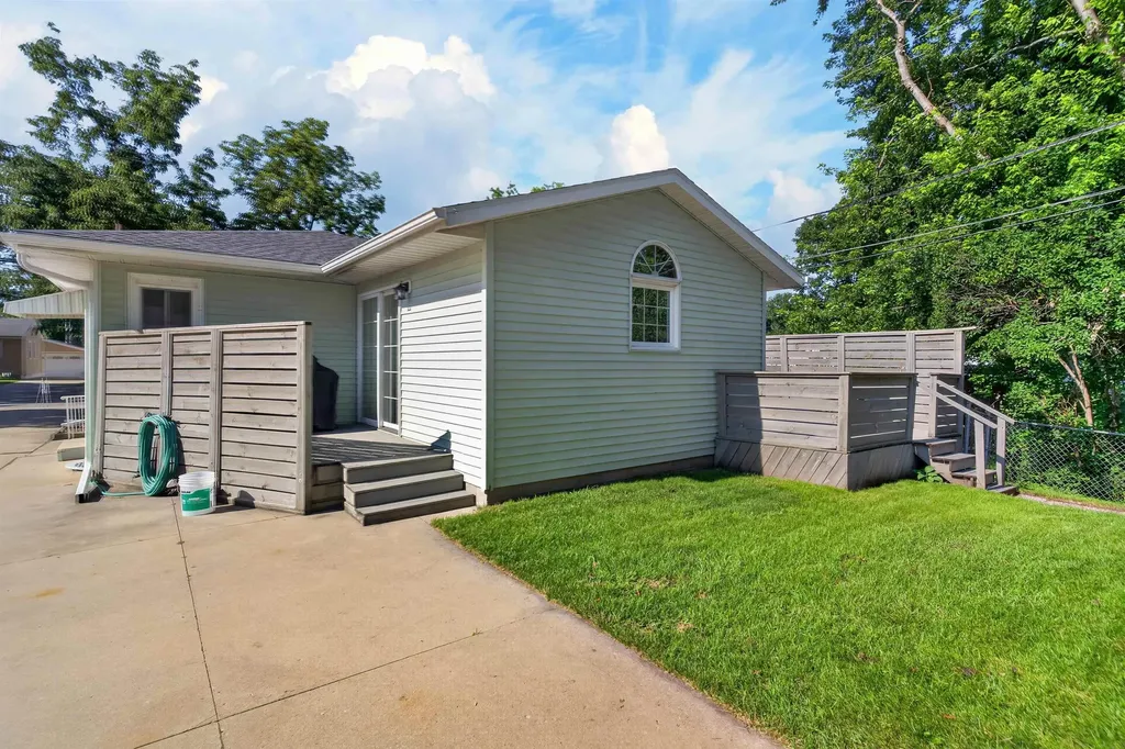 1030 Downing Avenue Waterloo IA 50701