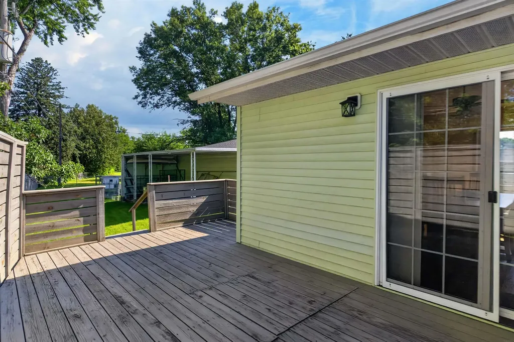 1030 Downing Avenue Waterloo IA 50701