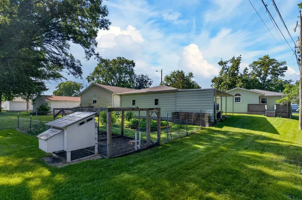 1030 Downing Avenue Waterloo IA 50701