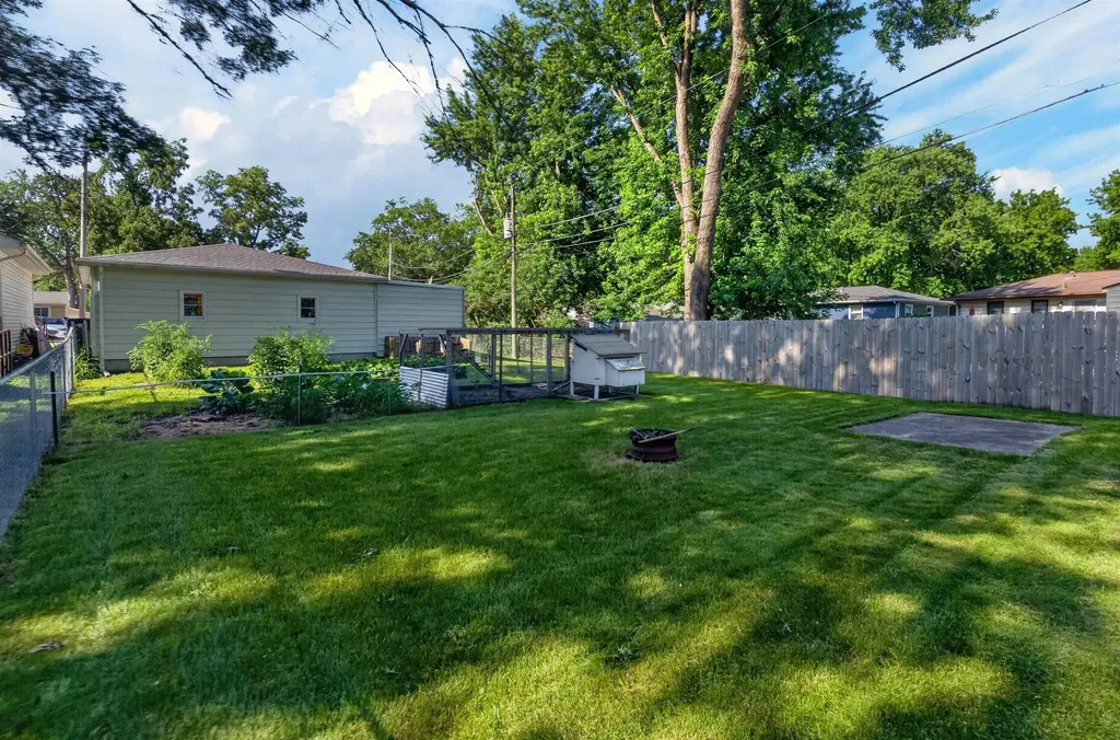 1030 Downing Avenue Waterloo IA 50701