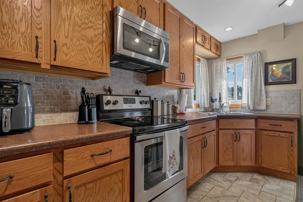 1030 Downing Avenue Waterloo IA 50701