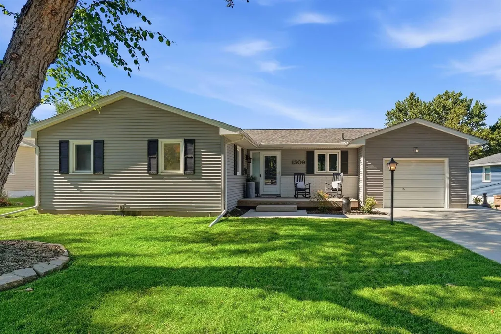 1509 W 8th Street Cedar Falls IA 50613