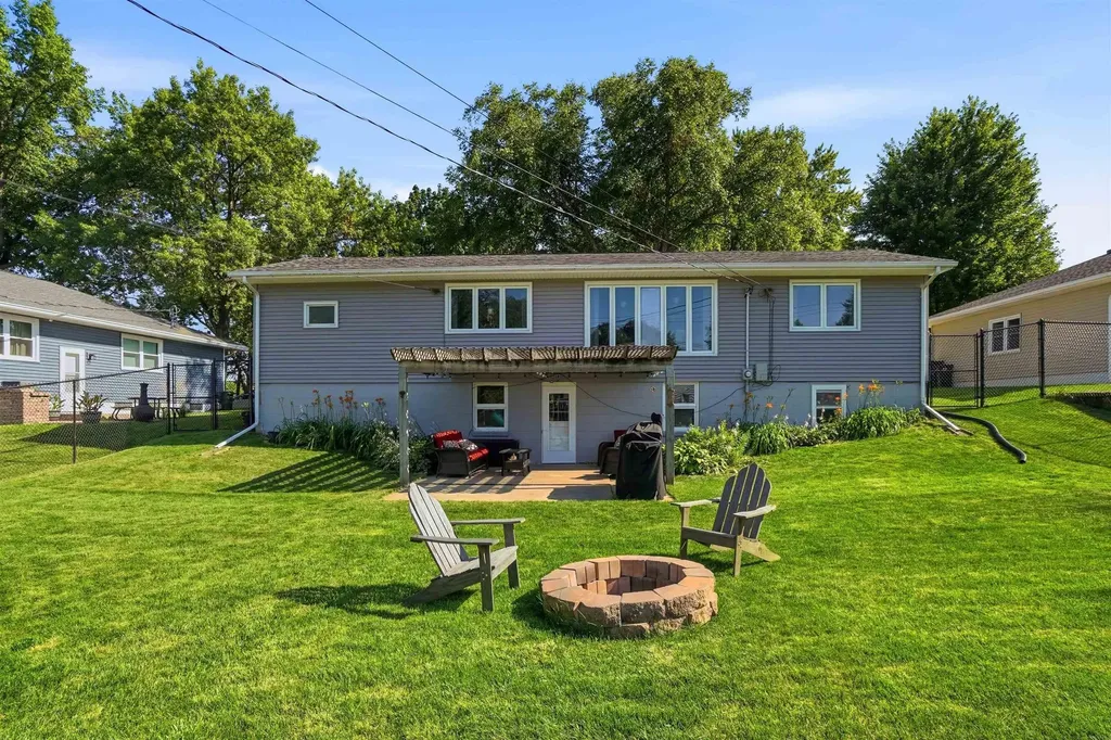 1509 W 8th Street Cedar Falls IA 50613