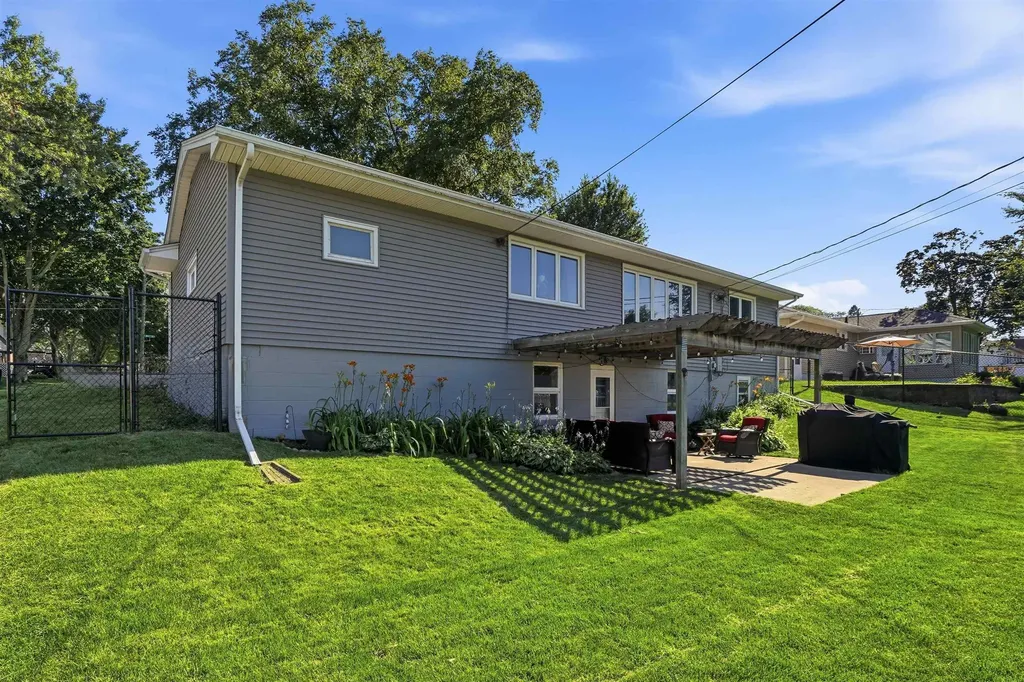 1509 W 8th Street Cedar Falls IA 50613