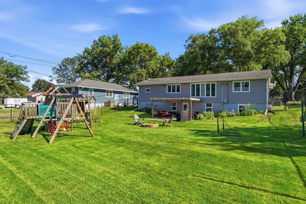 1509 W 8th Street Cedar Falls IA 50613