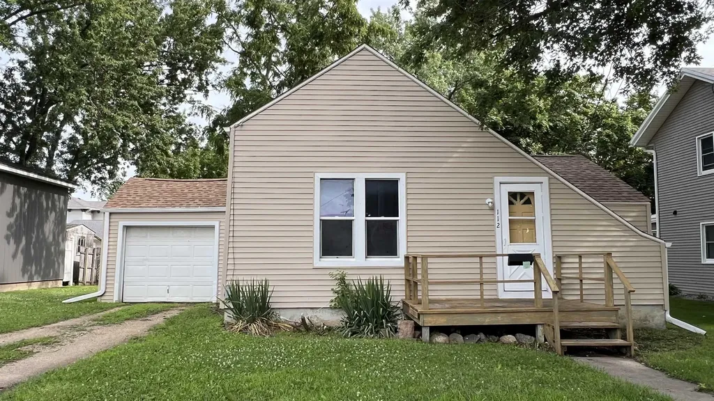 112 E Hale Street New Hampton IA 50659