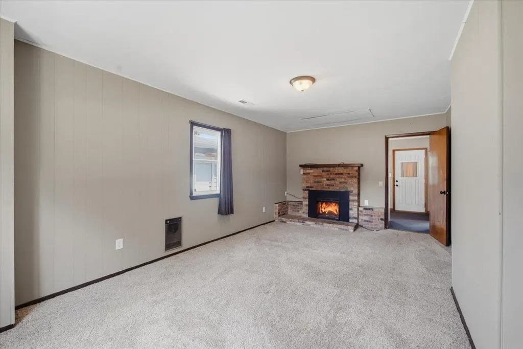 1051 Wisconsin Street Waterloo IA 50702