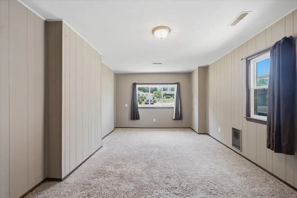 1051 Wisconsin Street Waterloo IA 50702