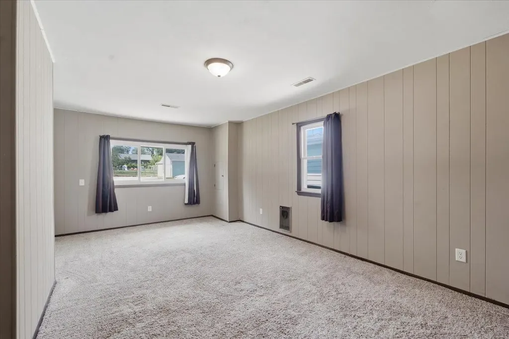 1051 Wisconsin Street Waterloo IA 50702