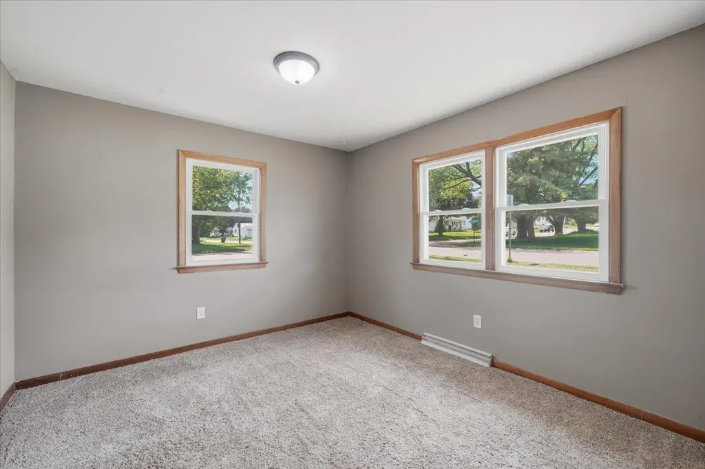 1051 Wisconsin Street Waterloo IA 50702