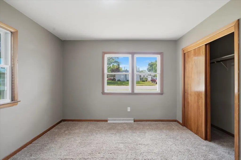 1051 Wisconsin Street Waterloo IA 50702