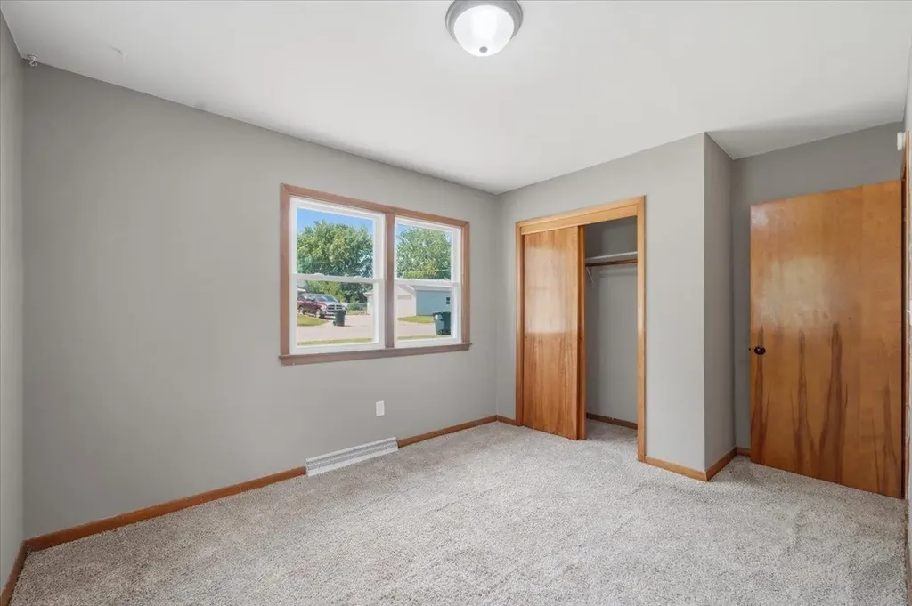 1051 Wisconsin Street Waterloo IA 50702
