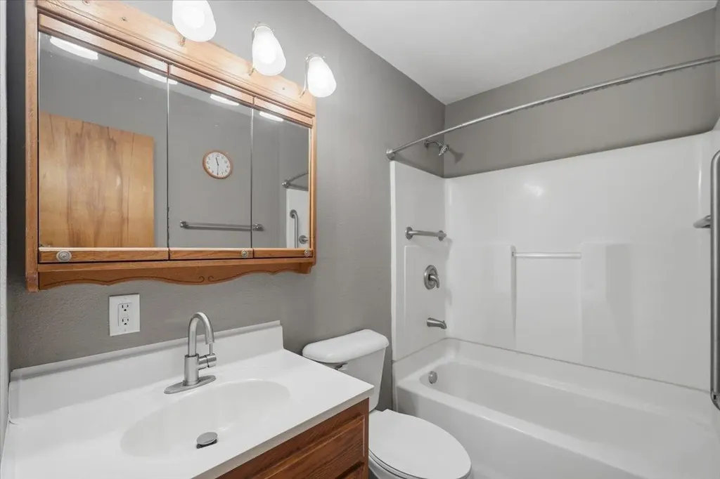 1051 Wisconsin Street Waterloo IA 50702