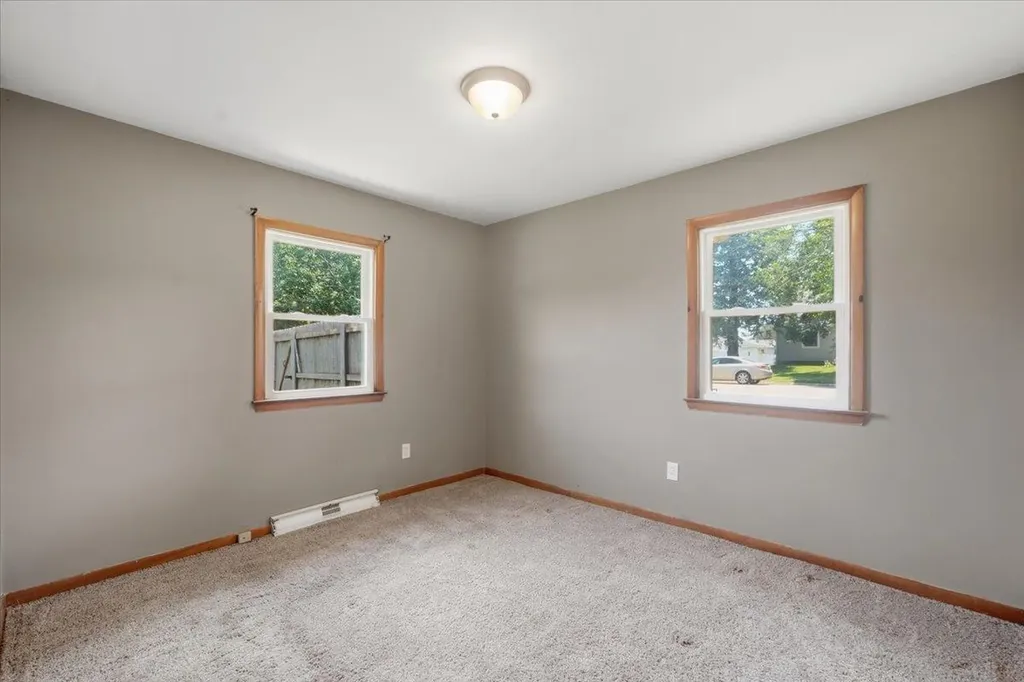 1051 Wisconsin Street Waterloo IA 50702