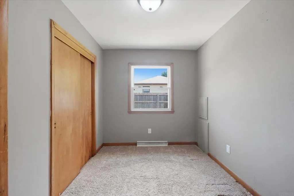 1051 Wisconsin Street Waterloo IA 50702