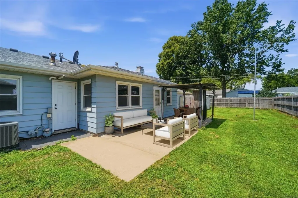 1051 Wisconsin Street Waterloo IA 50702