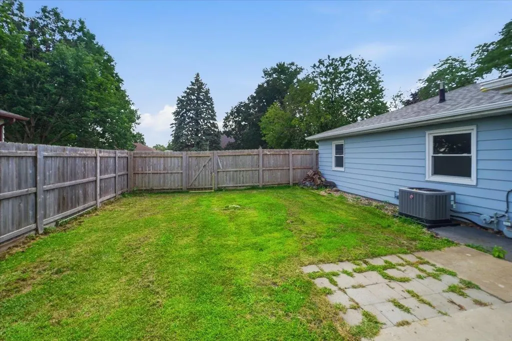 1051 Wisconsin Street Waterloo IA 50702