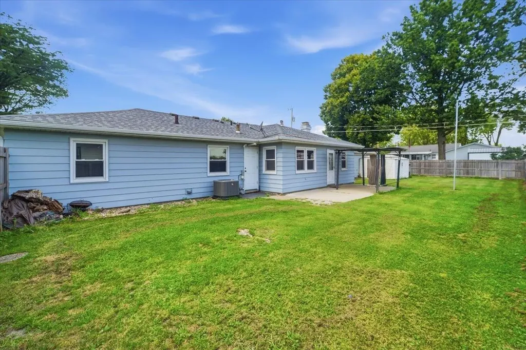 1051 Wisconsin Street Waterloo IA 50702