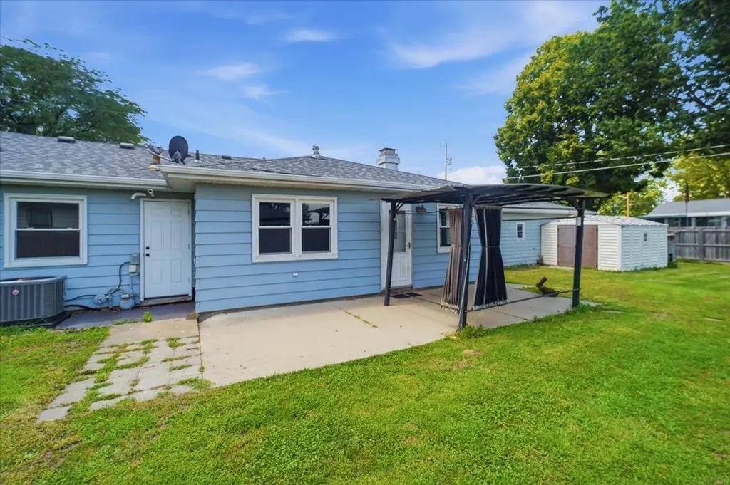 1051 Wisconsin Street Waterloo IA 50702